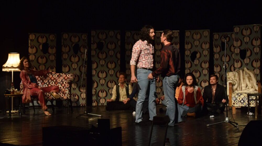 Aplauzi i ovacije za predstavu „Ko je ubio Dženis Džoplin?“ 1