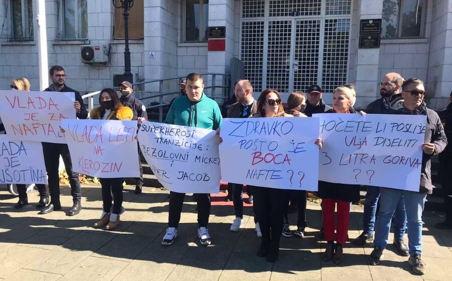 Održan protest zbog cena goriva ispred Ministarstva finansija Crne Gore 1