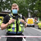 Britanija: Policajac pravio selfije na mestu ubistva i prosleđivao rasističke fotografije na Vocap grupe 4