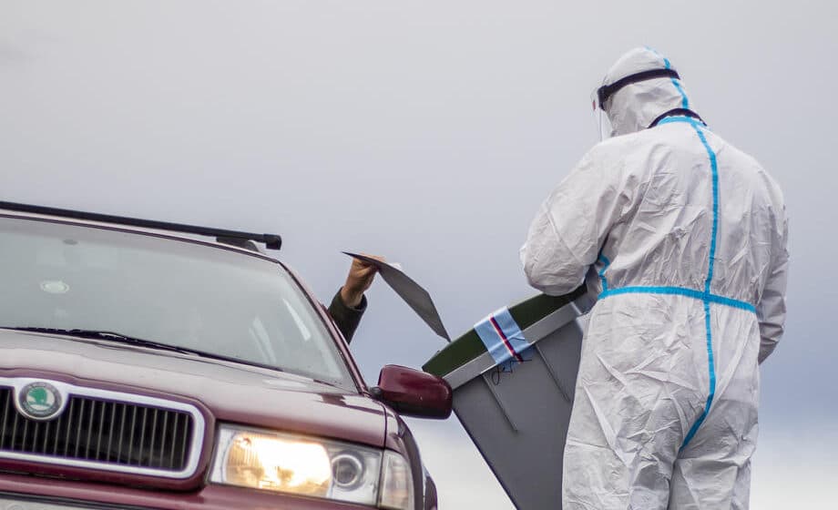 U Češkoj počelo glasanje na parlamentarnim izborima za osobe koje su u karantinu 1