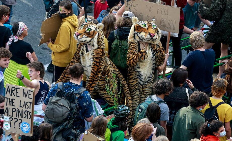 Hiljade u Briselu zatražile od svetskih lidera oštriju akciju protiv klimatskih promena 1