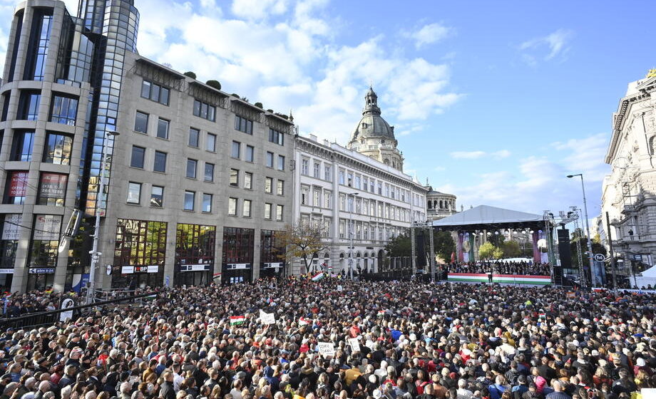 Nekoliko desetina hiljada ljudi na skupu podrške mađarskom premijeru 1
