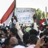 Masovni protesti protiv puča u Sudanu na obeležavanju godišnjice pobune 6