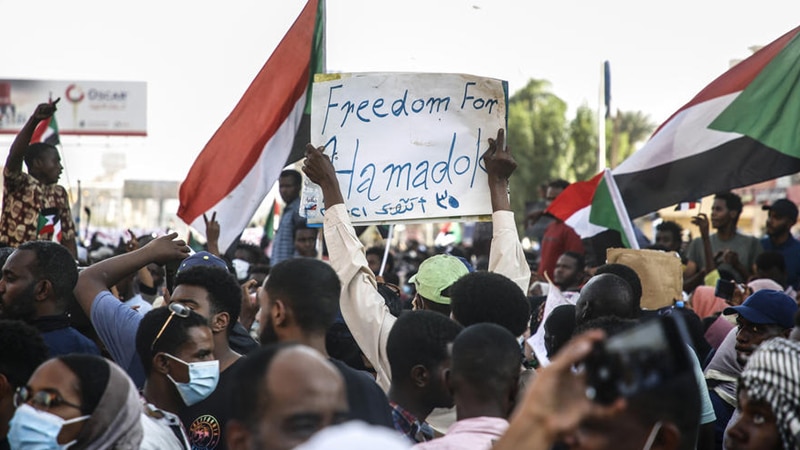 Masovni protesti protiv puča u Sudanu na obeležavanju godišnjice pobune 1