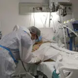 Čak 41 odsto zdravstvenih radnika u crvenoj zoni pokazuje znake anksioznosti, 21 odsto depresije 12