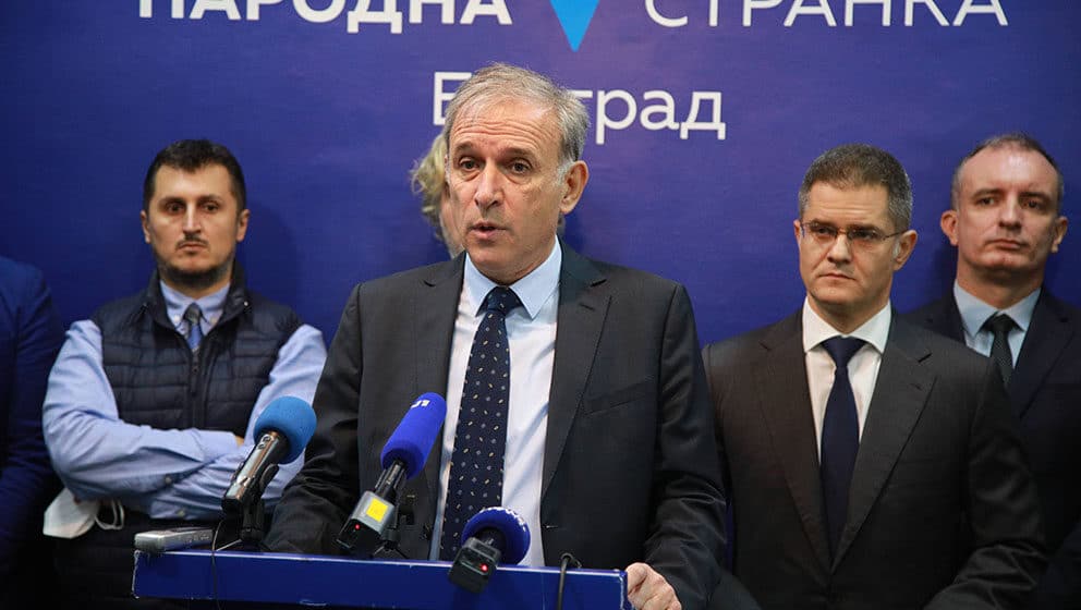 Zdravko Ponoš i Vuk Jeremić sviraju balalajku 1