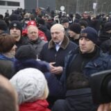 Lukašenko obišao migrante na granici i obećao podršku 8