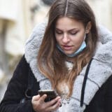 Besplatni telefon za svu decu kojoj treba savet: Međunarodni dan dečjih linija za pomoć 12