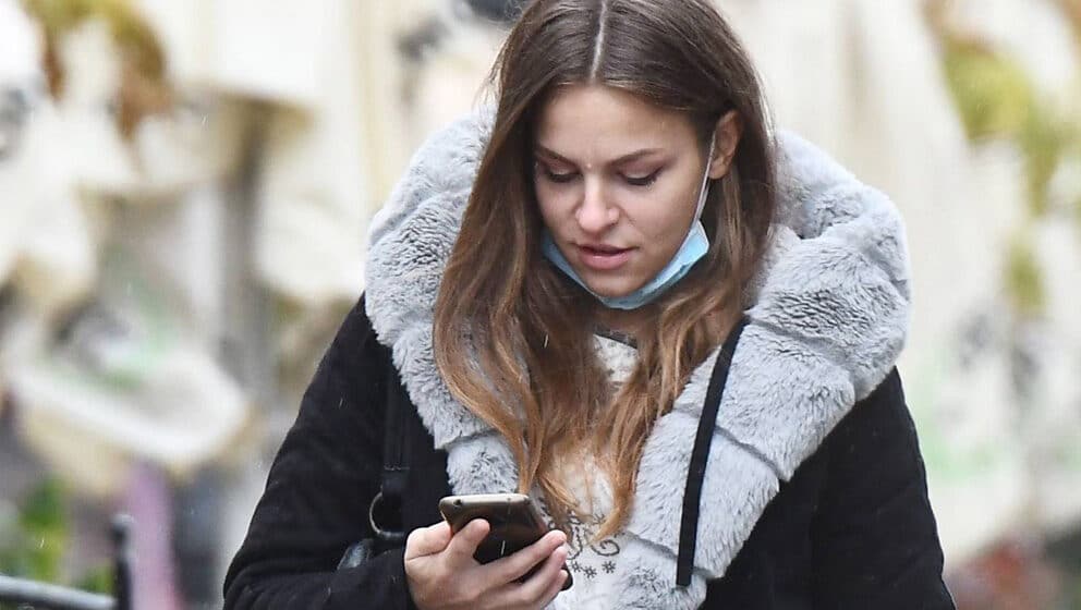 Besplatni telefon za svu decu kojoj treba savet: Međunarodni dan dečjih linija za pomoć 1