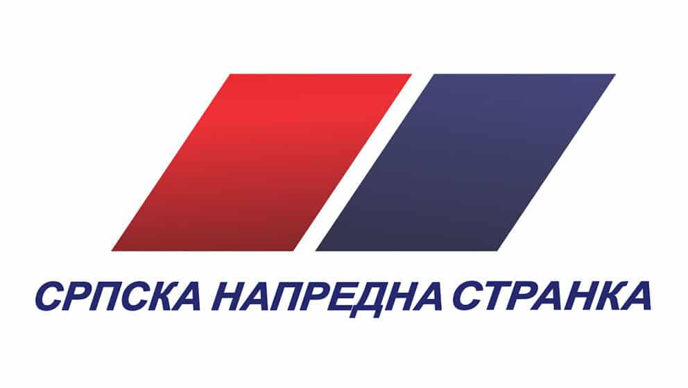 Razbijena stakla na prostorijama SNS u Novom Sadu: Ispisan crveni grafit "Ubice" 1