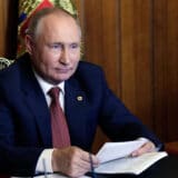 Putin primio eksperimentalnu nazalnu vakcinu protiv kovida-19 5