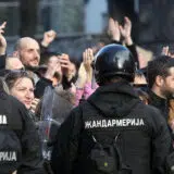 ucesnici protesta protiv Zakona o eksprorpijaciji i Zakona o referendumu blokirali su saobracaj na Mostarskoj petlji i mostu Gazela - intervencija policije