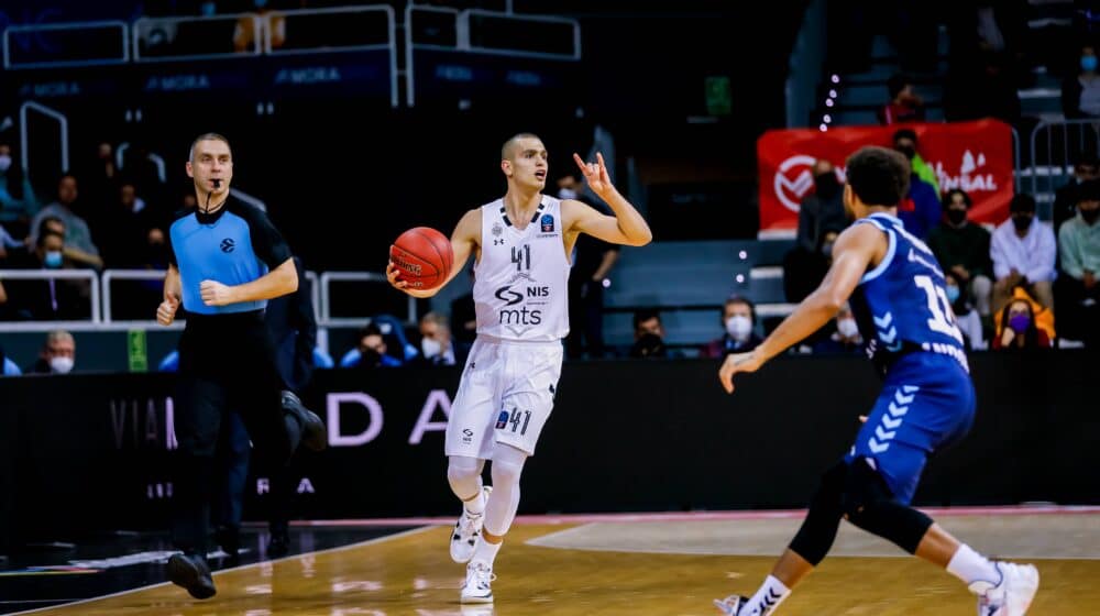 Prvi poraz Partizana u sezoni 1