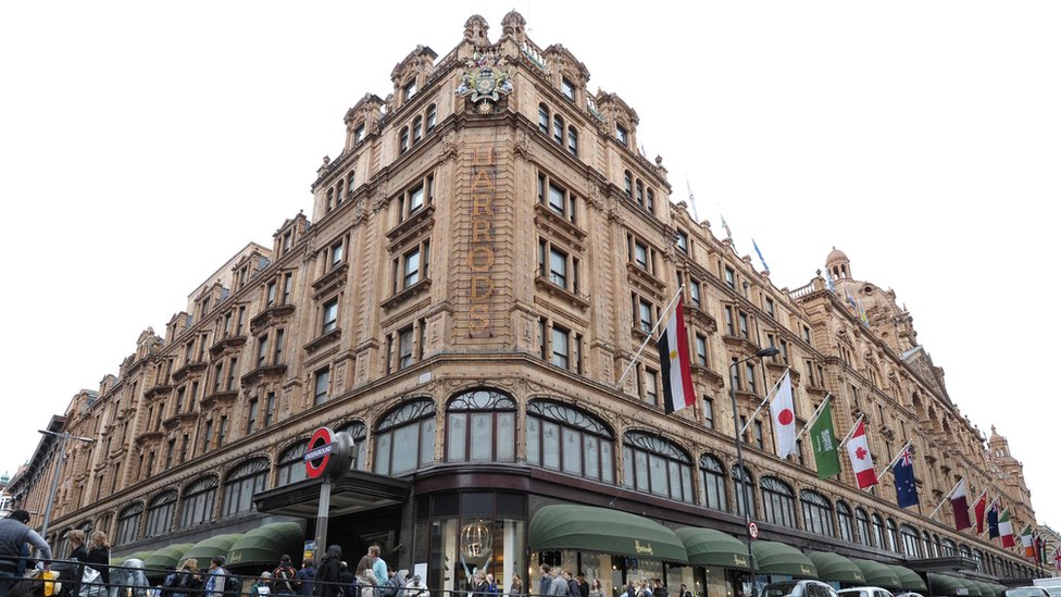 Evropa, Balkan i kriminal: Lov na osumnjičenog za provale od 30 miliona evra u londonske kuće slavnih 8 Harrods exterior shot