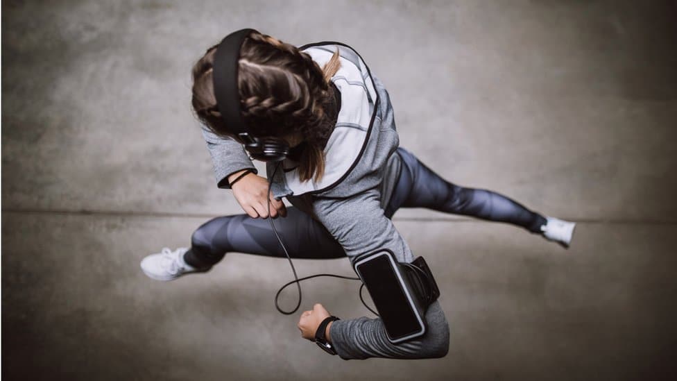 Zdravlje i hrana: Šta je dijabetes i kako ga izbeći 6 Shot from above of a woman running