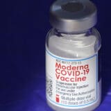 Francuska: Za mlađe od 30 godina bolja Fajzerova nego Modernina vakcina 5