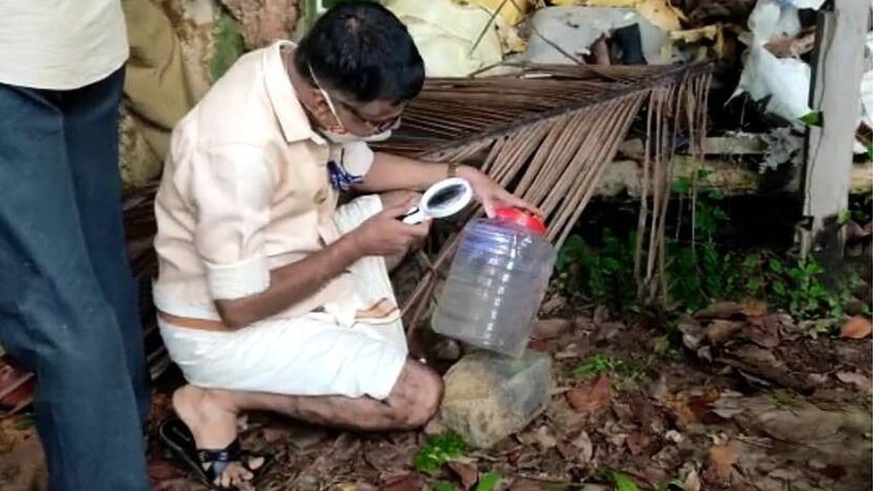 Indija: Kad kobra postane oružje za ubistvo 4 Police found the vessel in which Suraj had brought the snake to kill Uthra during the taking of evidence