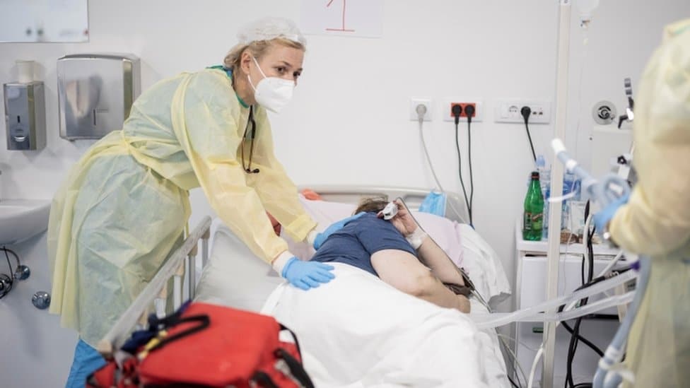 Srbija i demografija: Pet razloga zbog kojih je Srbija izgubila 55.000 stanovnika prošle godine 3 Medicinsko osoblje u Kovid bolnici u Batajnici