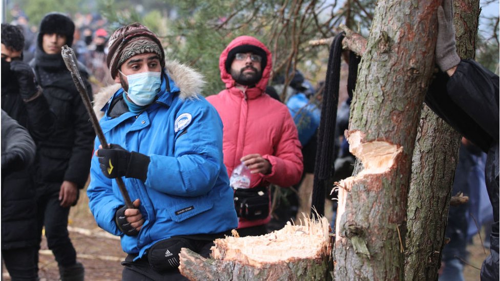 Migranska kriza u Evropi: Neredi na granici - kamenicama na poljske graničare, odgovoreno suzavcem 11 Belarusь migrantы