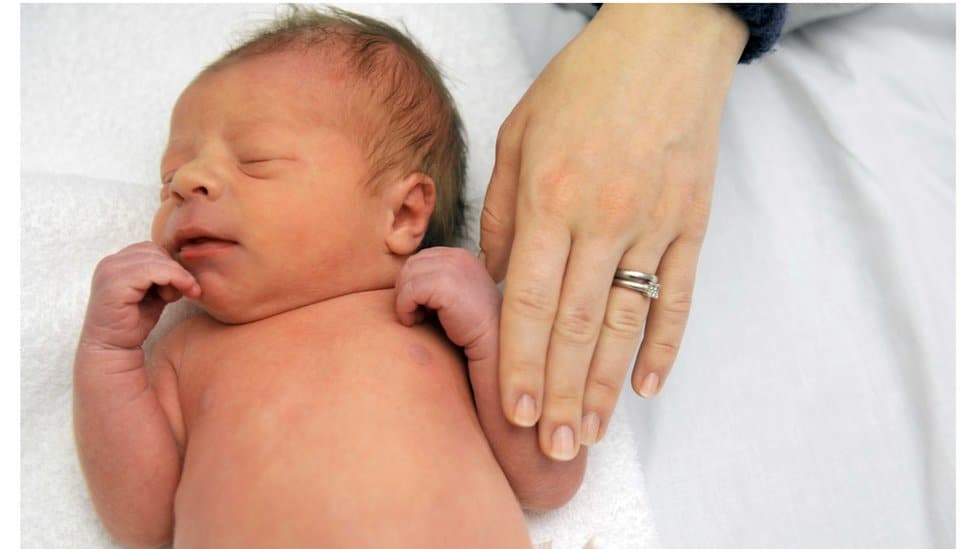 Srbija i demografija: Pet razloga zbog kojih je Srbija izgubila 55.000 stanovnika prošle godine 2 Novorođena beba