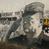 Srbija i ratni zločini: Kordon policije između aktivista i desničara kod murala Ratku Mladiću u Beogradu 6