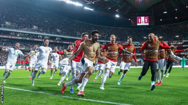 Fudbal, Srbija i Piksi: Pet stvari koje je Dragan Stojković dao fudbalskoj reprezentaciji 3 Serbia celebrate Mitrovic's goal