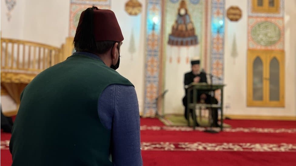 Balkan, religija i islam: Ko su savremeni derviši 1 Derviši imaju različita zanimanja, ali se okupljaju na molitvama i obredima