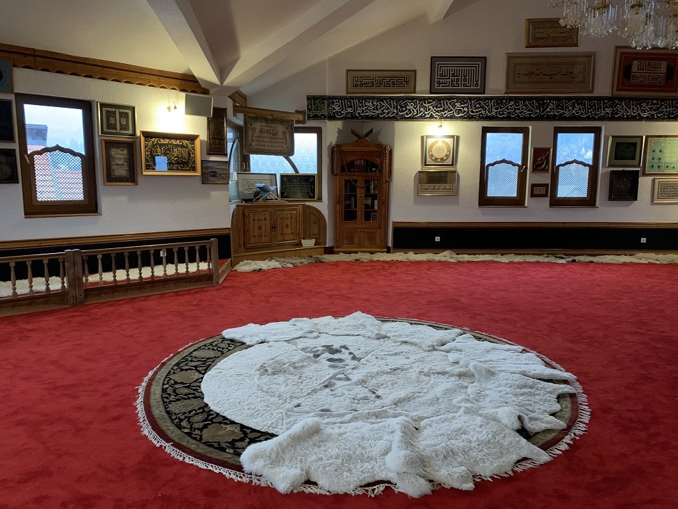 Balkan, religija i islam: Ko su savremeni derviši 7 Unutrašnjost tekije Mesudije u Busovači