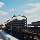 predsednik Srbije Aleksandar Vucic posetio je zavrne radove na izgradnji vijadukta i polaganju koloseka preko vijadukta u Bekoj, na deonici brze pruge Stara Pazova - Novi Sad