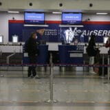 Kupili kartu, ali nema mesta u avionu, Er Srbija tvrdi da je to posledica odlaganja letova prethodnog dana 9