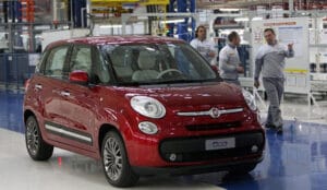 Ko će moći da iskoristi subvenciju od 2.100 evra za kupovinu automobila: Šta voze naši građani i imaju li para za nova kola? 6