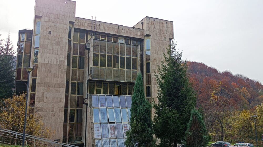 Borski okrug: Registrovano 108 novih slučajeva zaražavanja u bolnicama u Boru i Negotinu hospitalizovano 107 bolesnika 1