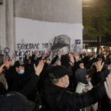 Grupa mladića čuva mural Ratku Mladiću, tvrde da su "iz kraja" 7