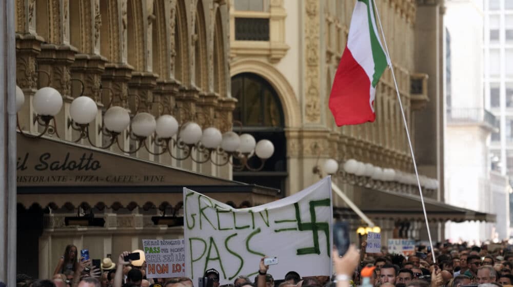 Italijanska policija pretresla domove ekstremista iz antivakserskog pokreta 1