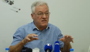 Koji su dometi sve brojnijih inicijativa za oduzimanje frekvencije TV Pinku i Hepiju? 4 Rade Veljanovski