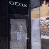 Teklas se useljava u Geoksovu fabriku 4