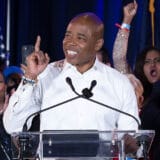 Guverner Njujorka kritikovao ponašanje federalnih vlasti oko migranata 6