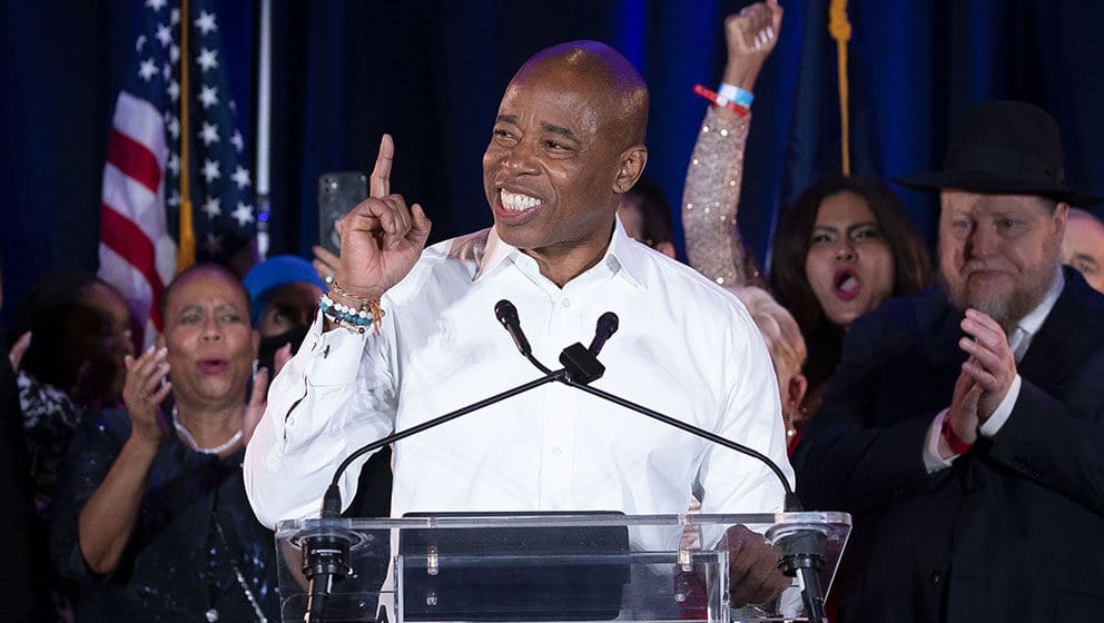 Guverner Njujorka kritikovao ponašanje federalnih vlasti oko migranata 1