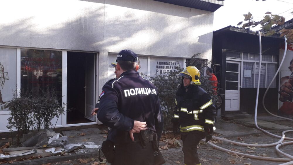 U požaru u centru Vranja izgorelo najmanje pet objekata, nema nastradalih i povređenih (VIDEO) 2