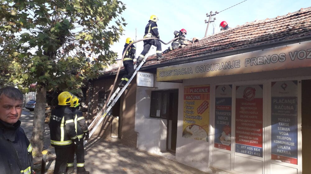 U požaru u centru Vranja izgorelo najmanje pet objekata, nema nastradalih i povređenih (VIDEO) 1