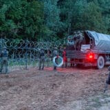 Poljski premijer hitno sazvao krizni štab zbog migranata koji stižu iz Belorusije 1