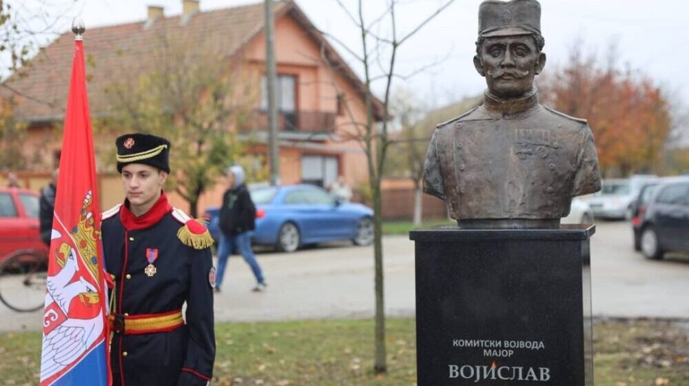 Gradonačelnik Novog Sada otkrio bistu osnivaču Crne ruke majoru Vojislavu Tankosiću 1