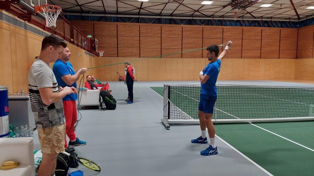 Reprezentacija Srbije je kompletna, Novak Đoković odradio prvi trening u Olimpijskoj hali Insbruka 1