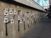 Lepljenje nalepnica preko grafita Ratku Mladiću Protest antifašista i umetnika zbog grafita Ratku Mladiću na Domu omladine (FOTO) 3