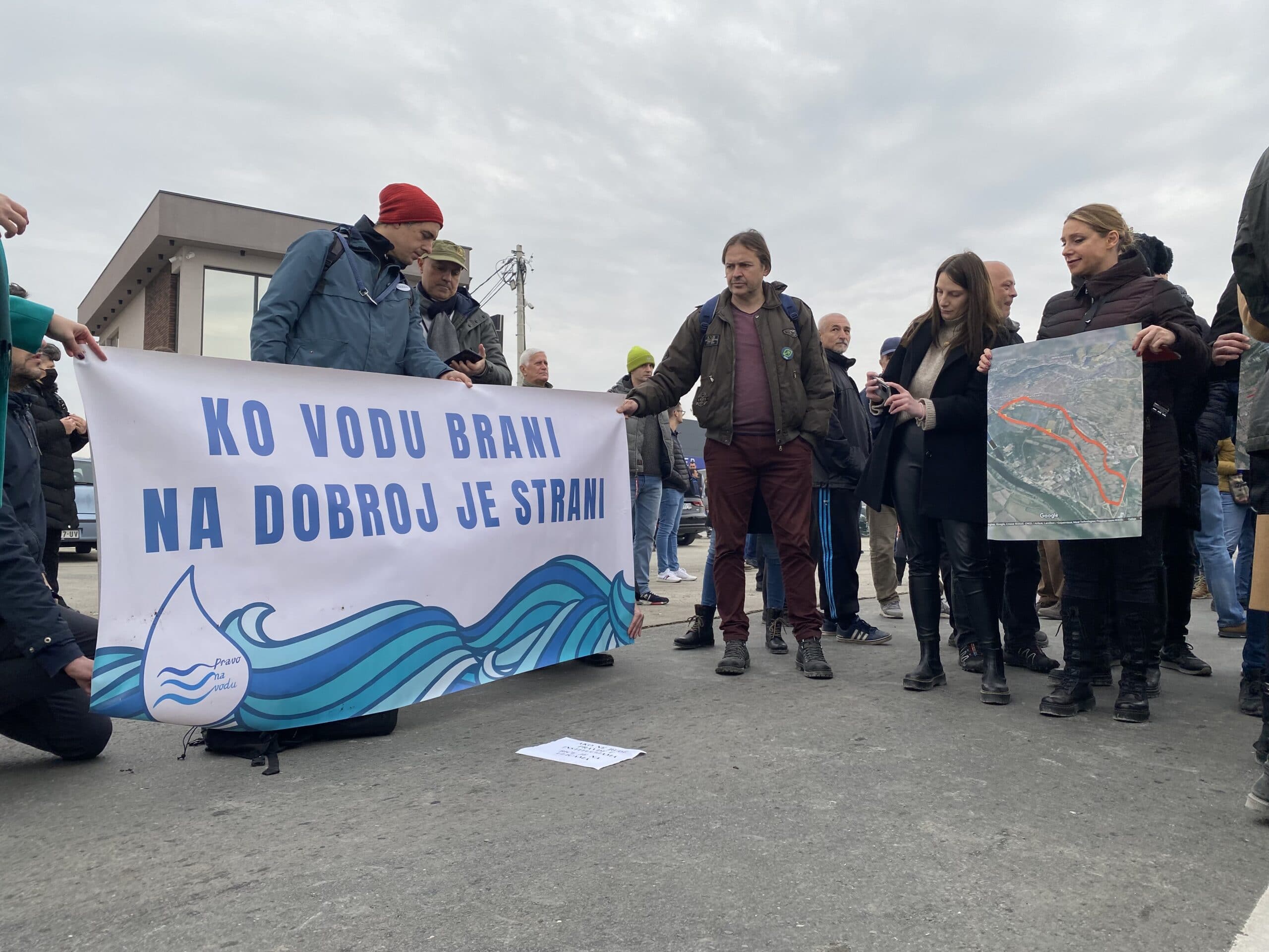Protest na Makiškom polju: Ćuta pozvao na masovne proteste protiv štetnih projekata (FOTO) 3