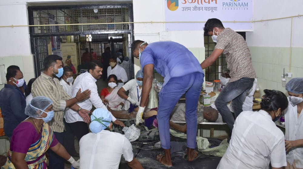 U požaru bolnice u Indiji poginulo 11 pacijenata zaraženih korona virusom 1