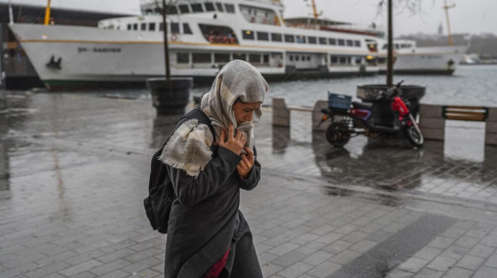 Najmanje četiri mrtva i 19 povređenih u jakoj oluji u Istanbulu 1
