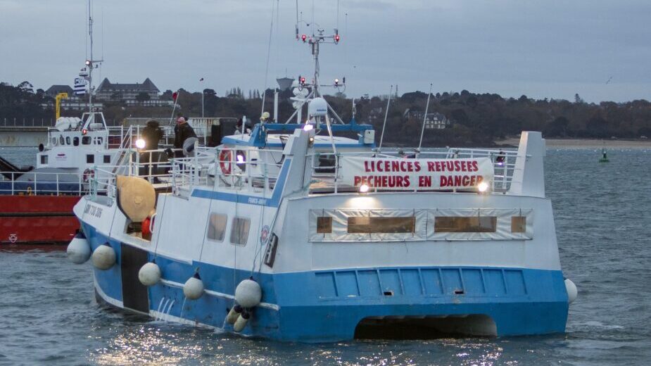Francuski ribari blokirali saobraćaj ka Velikoj Britaniji zbog dozvola za ribolov (FOTO) 2