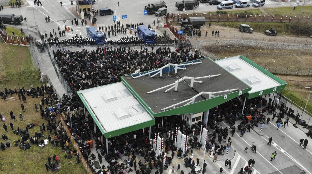 Makron i Putin razgovarali o deeskalaciji napetosti na beloruskoj granici 1