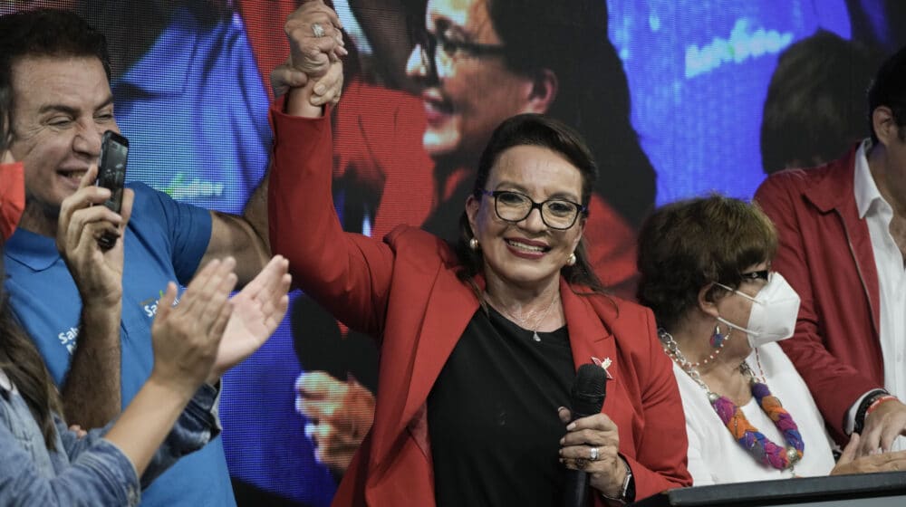 Levičarska opoziciona kandidatkinja proglasila pobedu na predsedničkim izborima u Hondurasu 1